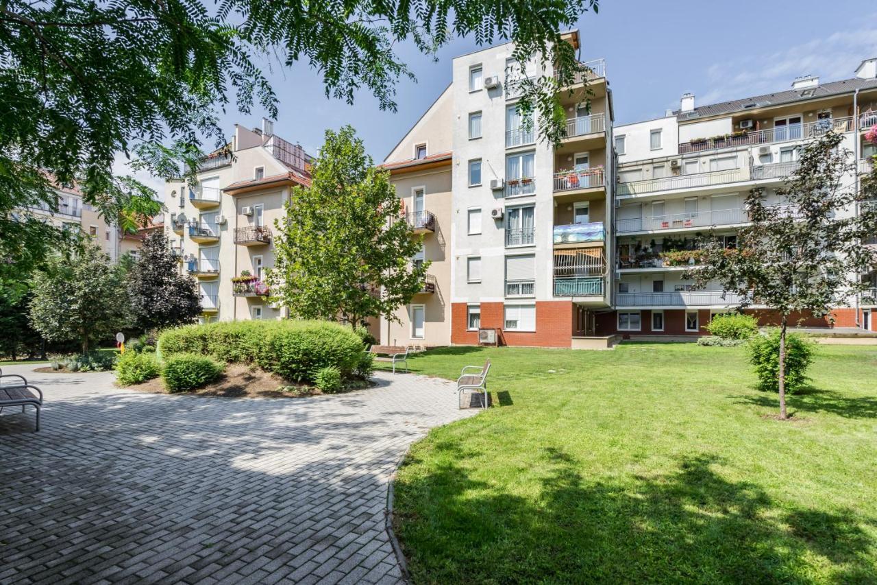Bpr Galactic Empire Home With Balcony Budapest Eksteriør bilde