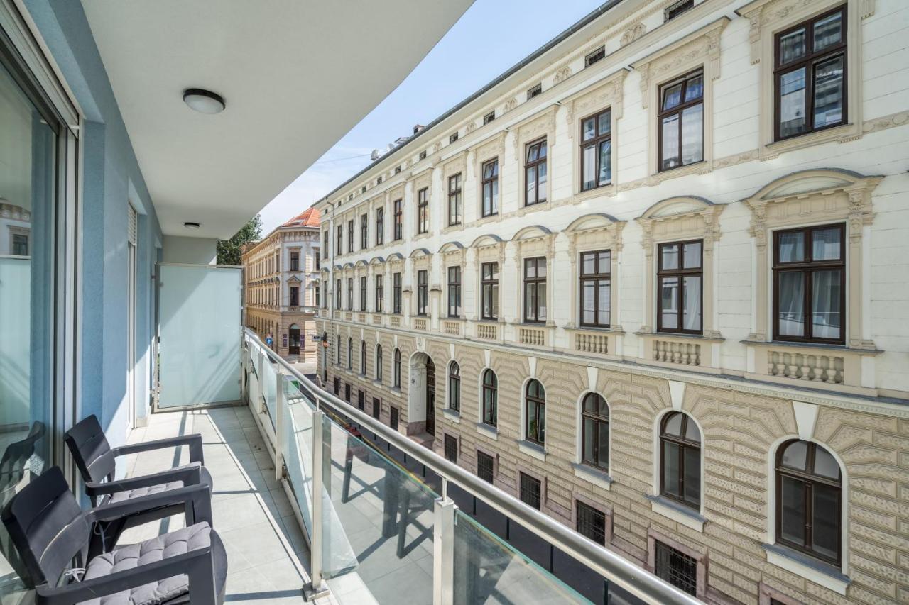 Bpr Galactic Empire Home With Balcony Budapest Eksteriør bilde